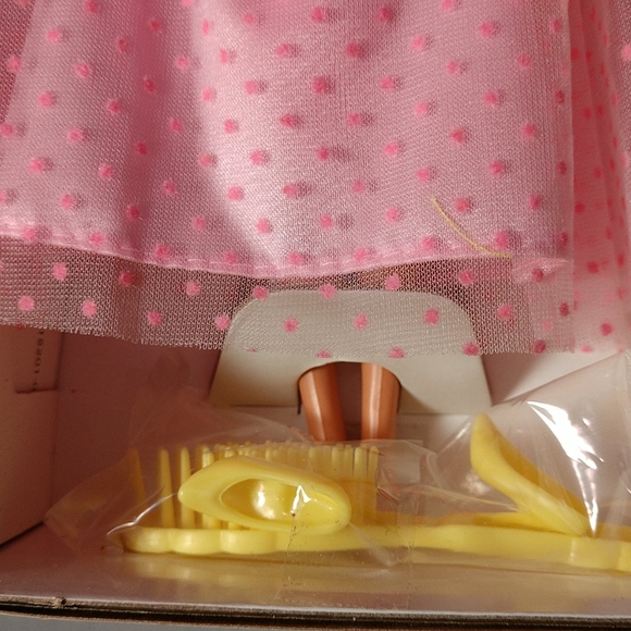 Vintage Avon Barbie 1995 Spring Blossom Barbie Doll - Picture 9 of 11